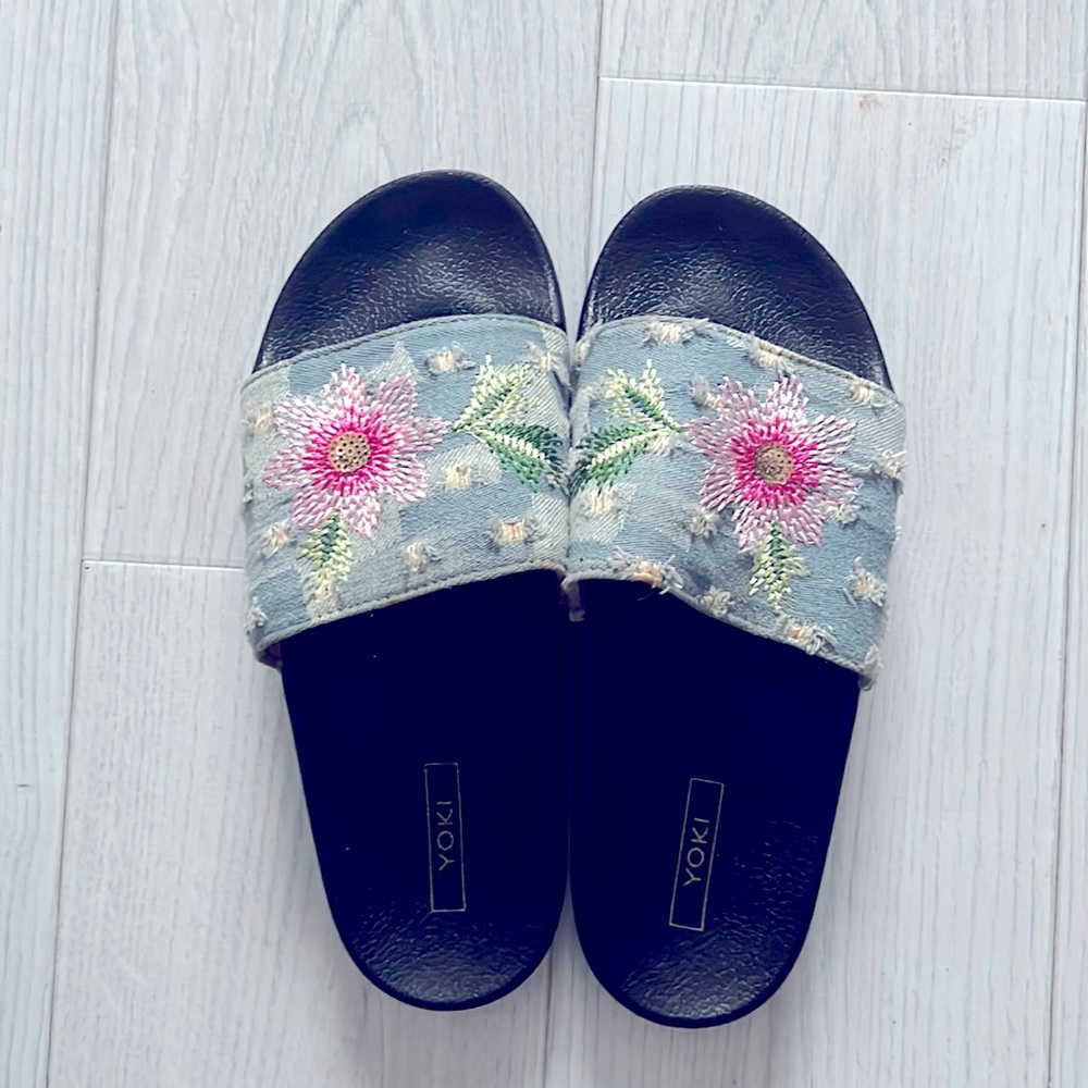 Denim flower slides